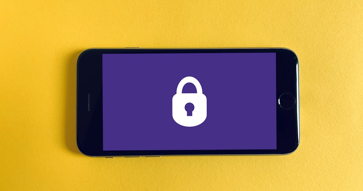 MFA im Unternehmen einführen — Zwei-Faktor-Authentifizierung Rollout-Plan für KMU