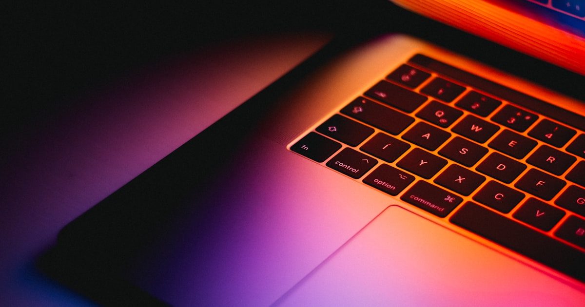 Microsoft 365 DSGVO-konform einrichten – Checkliste für KMU am Bildschirm